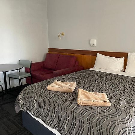 County Lodge Motor Inn West Wyalong Exterior photo