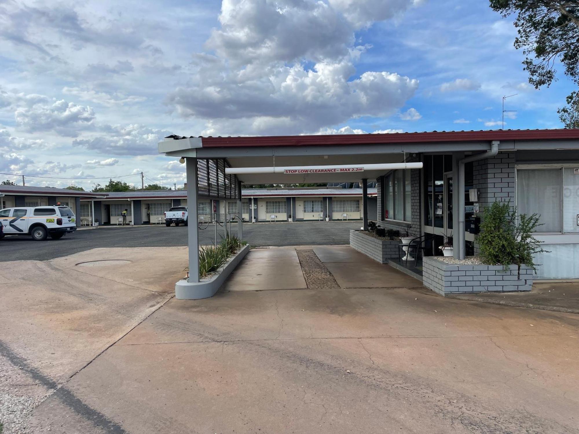 County Lodge Motor Inn West Wyalong Exterior photo